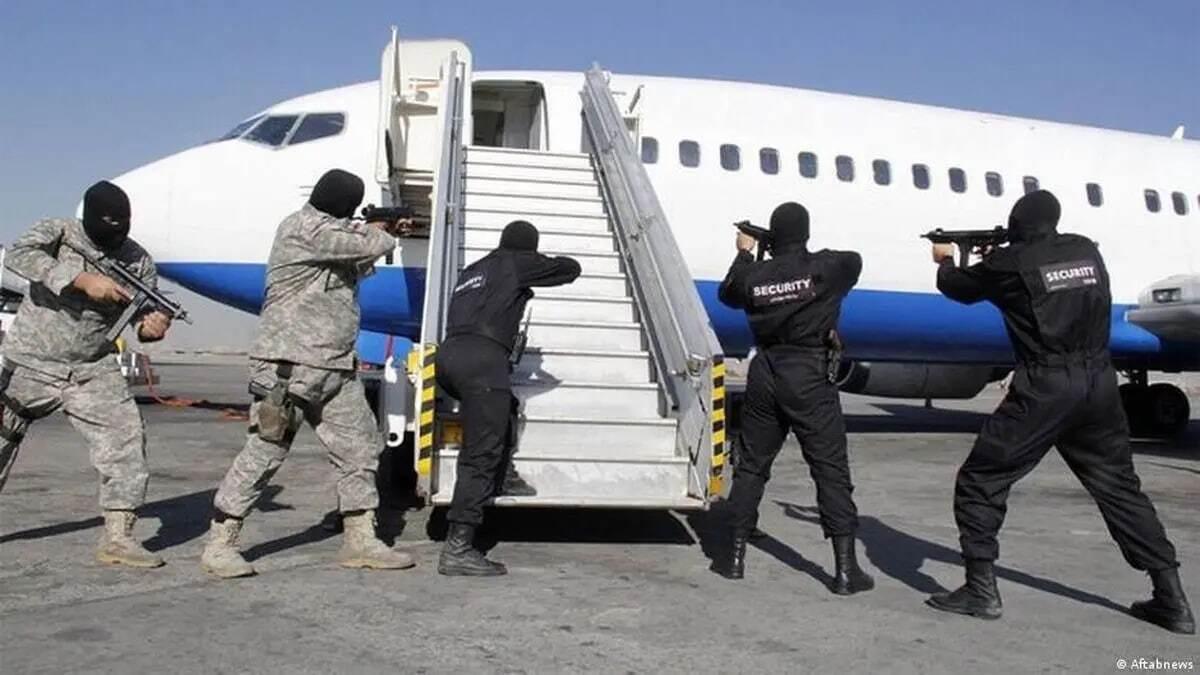 جزئیات گروگانگیری در پرواز مشهد / فرد بمب‌گذار دستگیر شد