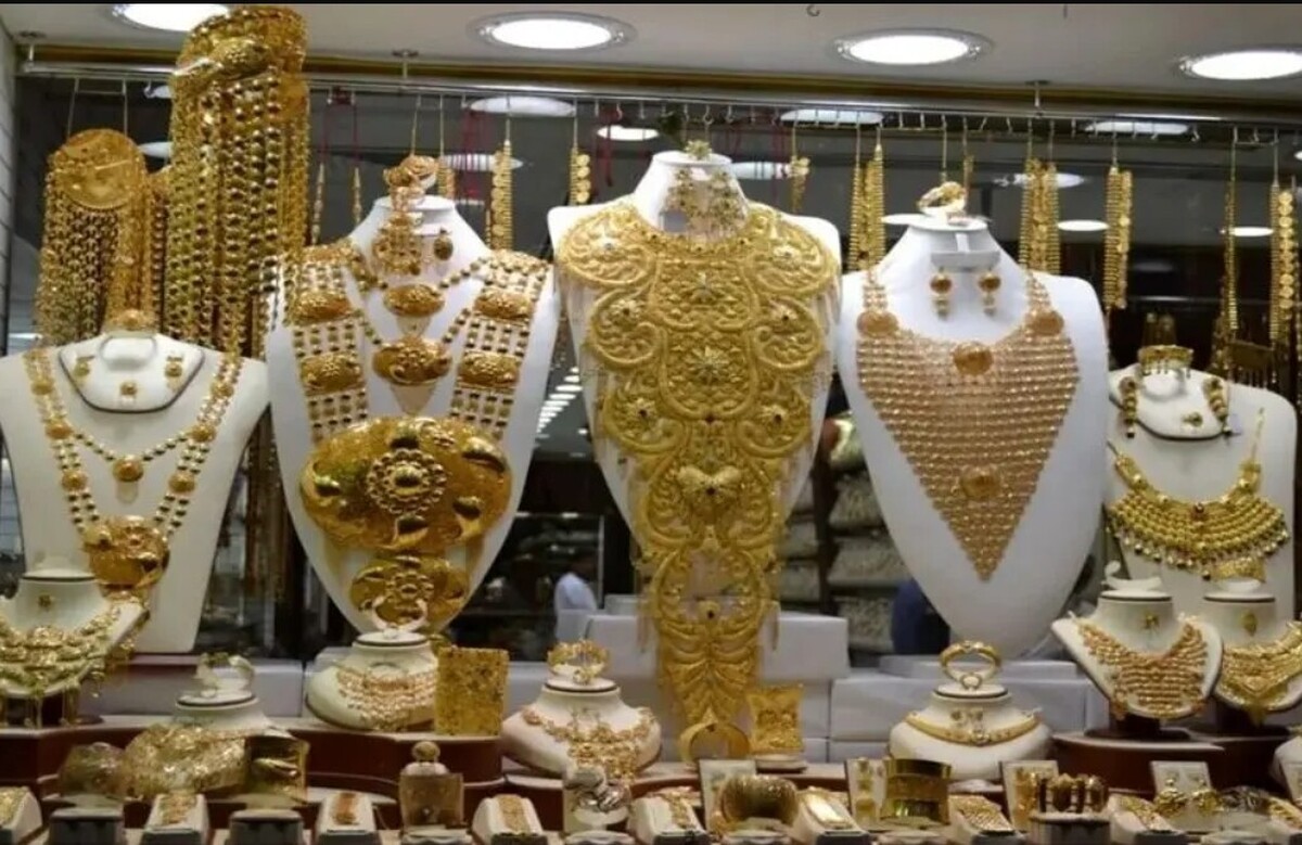 قیمت طلا ۱۸ عیار امروز ۳ دی ۱۴۰۴ در آستانه ۱۵ میلیونی شدن / قیمت طلا منفجر شد