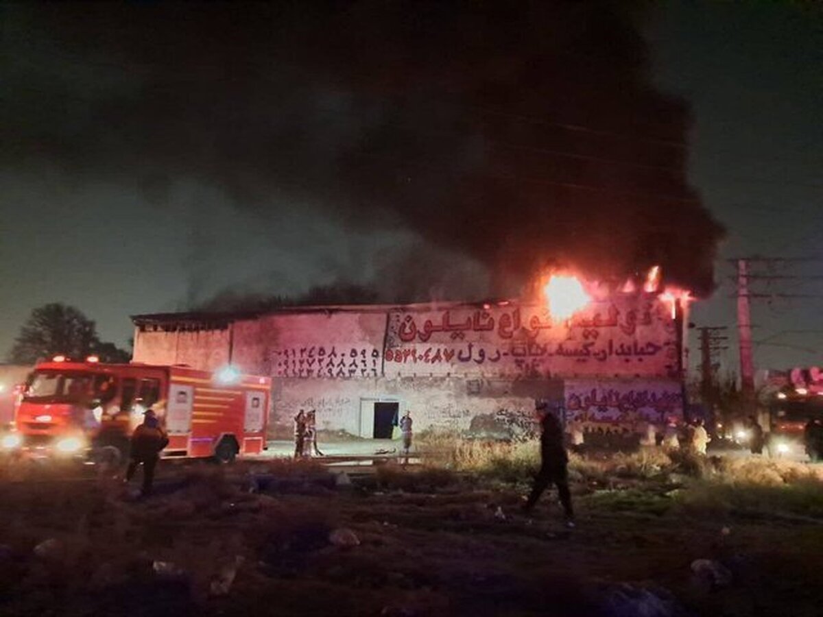 آتش‌سوزی هولناک یک کارخانه در جاده ساوه/ آخرین آمار قربانیان