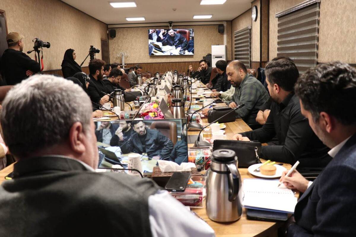 حضور محسن افشانی در یک جلسه دولتی سوژه شد+ عکس