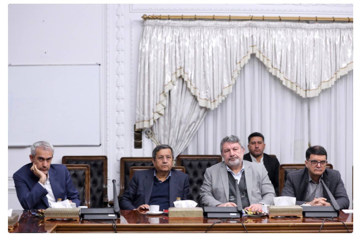 جلسه مهم پزشکیان و همتی / سقوط قیمت دلار و طلا در راه است؟