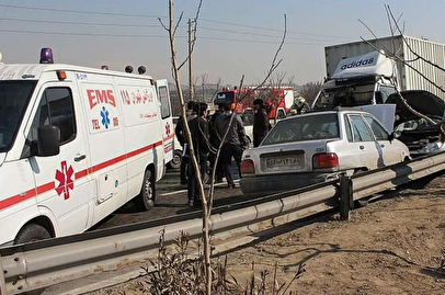 تصادف زنجیره‌ای ۱۳ خودرو در خراسان رضوی/ چند نفر مصدوم شدند؟