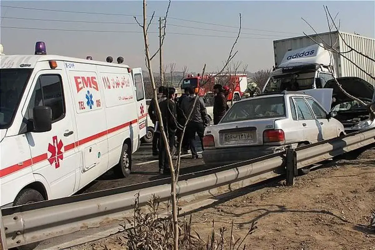 تصادف زنجیره‌ای ۱۳ خودرو در خراسان رضوی/ ۱۹ نفر مصدوم شدند