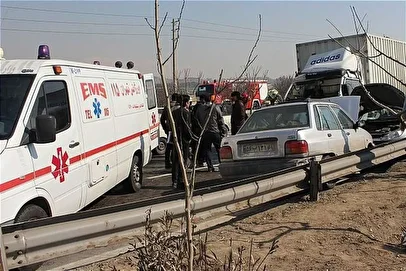 تصادف زنجیره‌ای ۱۳ خودرو در خراسان رضوی/ ۱۹ نفر مصدوم شدند