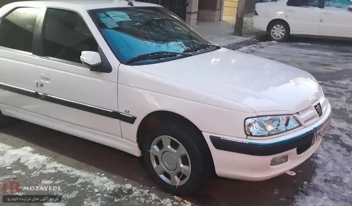 شرکت بیمه در نظر دارد تعداد ۳ دستگاه خودرو سواری با سابقه کشف با مشخصات ذیل با وضع موجود از طریق مزایده عمومی به فروش برساند