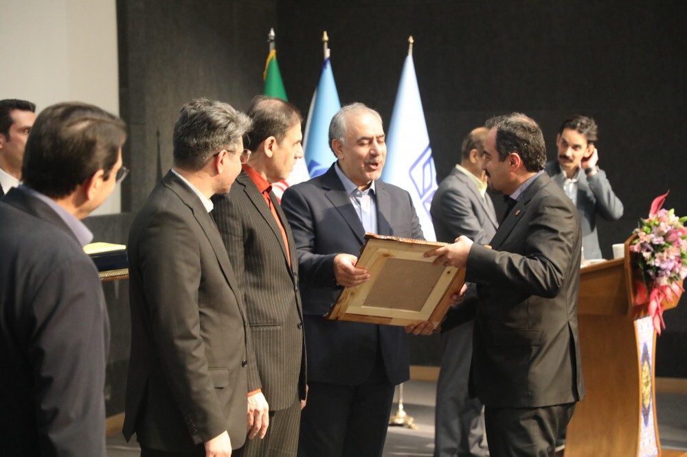 تقدیر از رؤسای موفق شعب موسسه اعتباری ملل