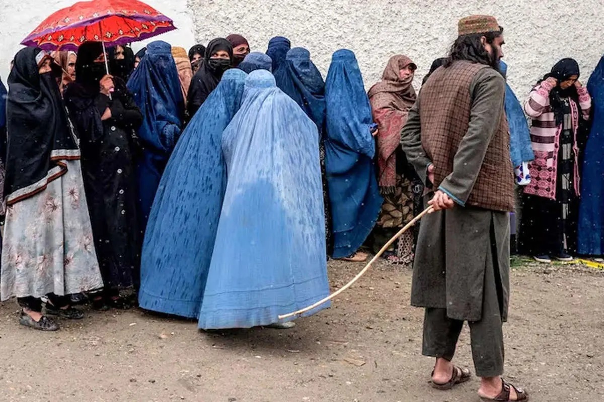 فرمان تازه طالبان علیه زنان / صحبت کردن زنان با یکدیگر ممنوع شد