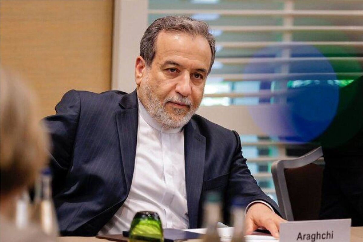 حرکت نمادین عراقچی غوغا کرد/ وزیر خارجه اول به صحرای طبس رفت بعد عازم عمان شد