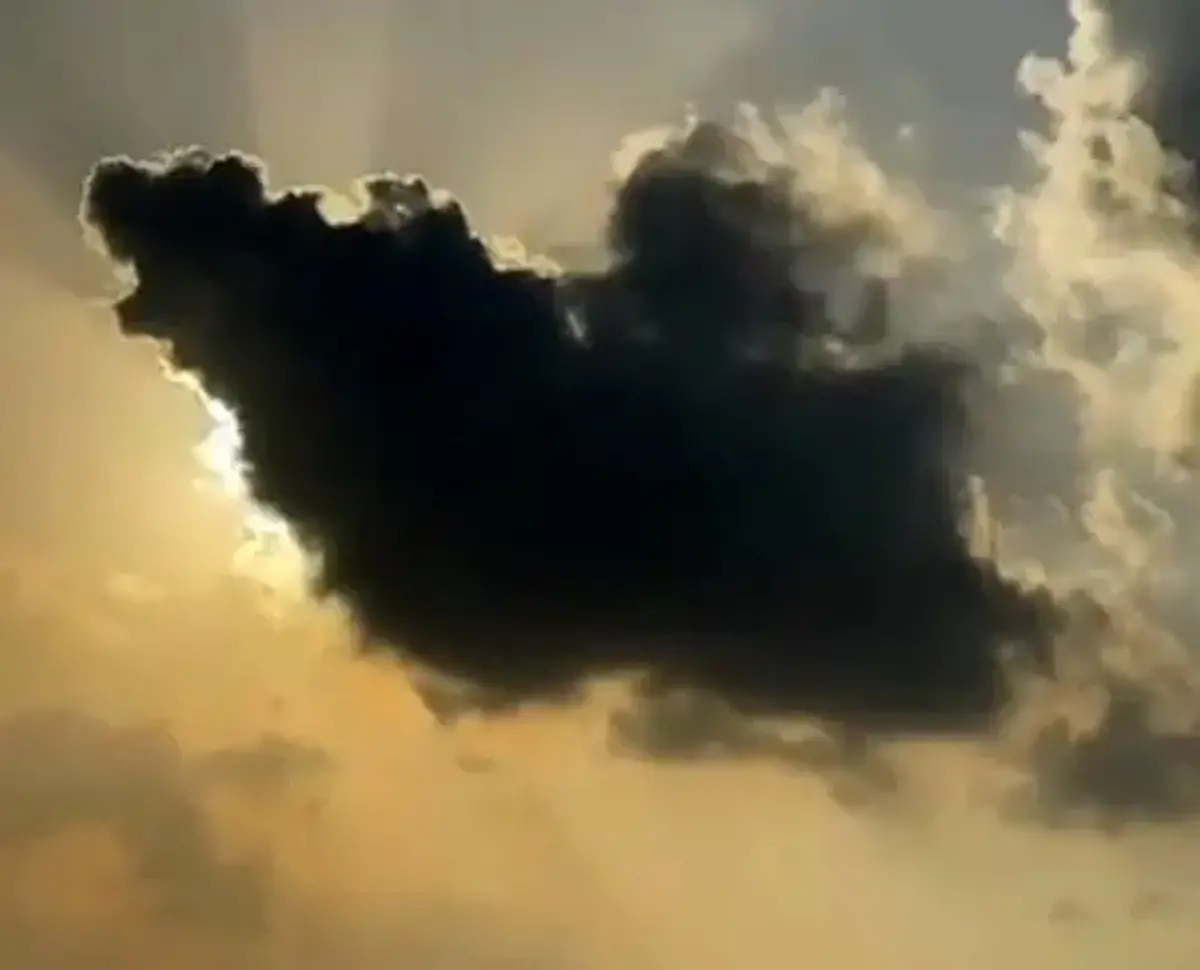 ابر‌ها در آسمان هرمزگان به شکل نقشه ایران درآمدند+ فیلم