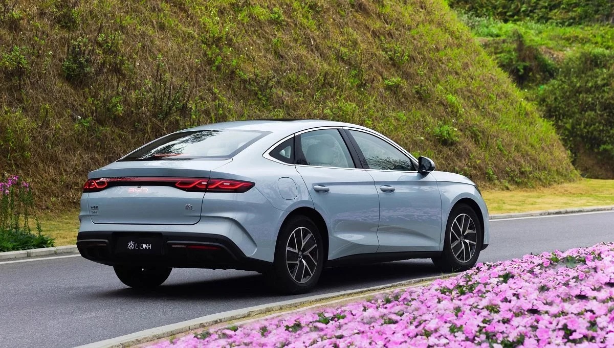 انفجار تقاضا در بازار خودرو آذربایجان / چینی‌ها صدرنشین شدند