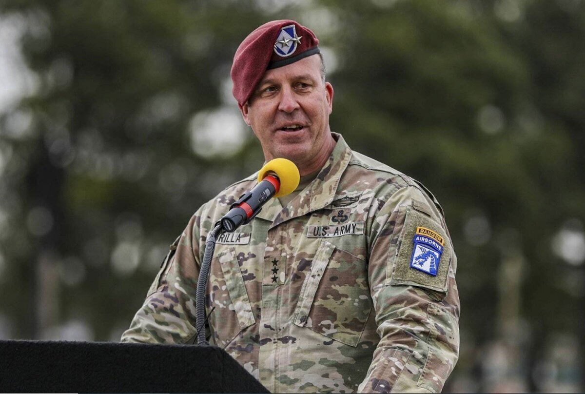 حضور فرمانده سنتکام و معاونین ترامپ در ناو آبراهام لینکن / ماجرا چیست؟