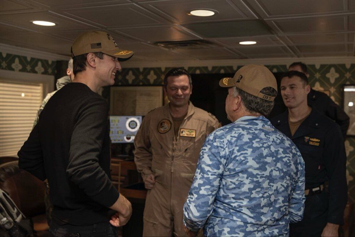 ویتکاف روی عرشه ناو آبراهام لینکلن/ با خلبانی که پهپادی ایرانی را سرنگون کرد دیدار کردم