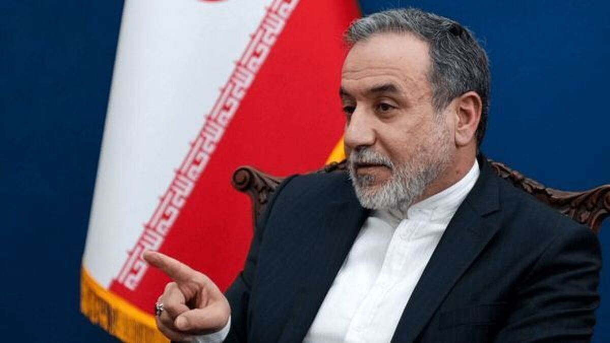 توضیحات عراقچی درباره حضور فرمانده سنتکام در مذاکره / با او دست ندادم!