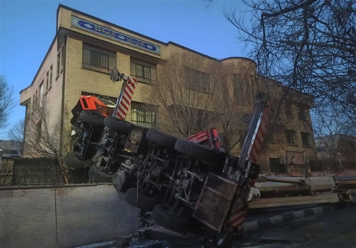 جزئیات واژگونی جرثقیل ۱۱۰ تُنی در تهران