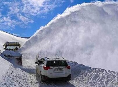 بارش برف ۲ متری این محور را مسدود کرد