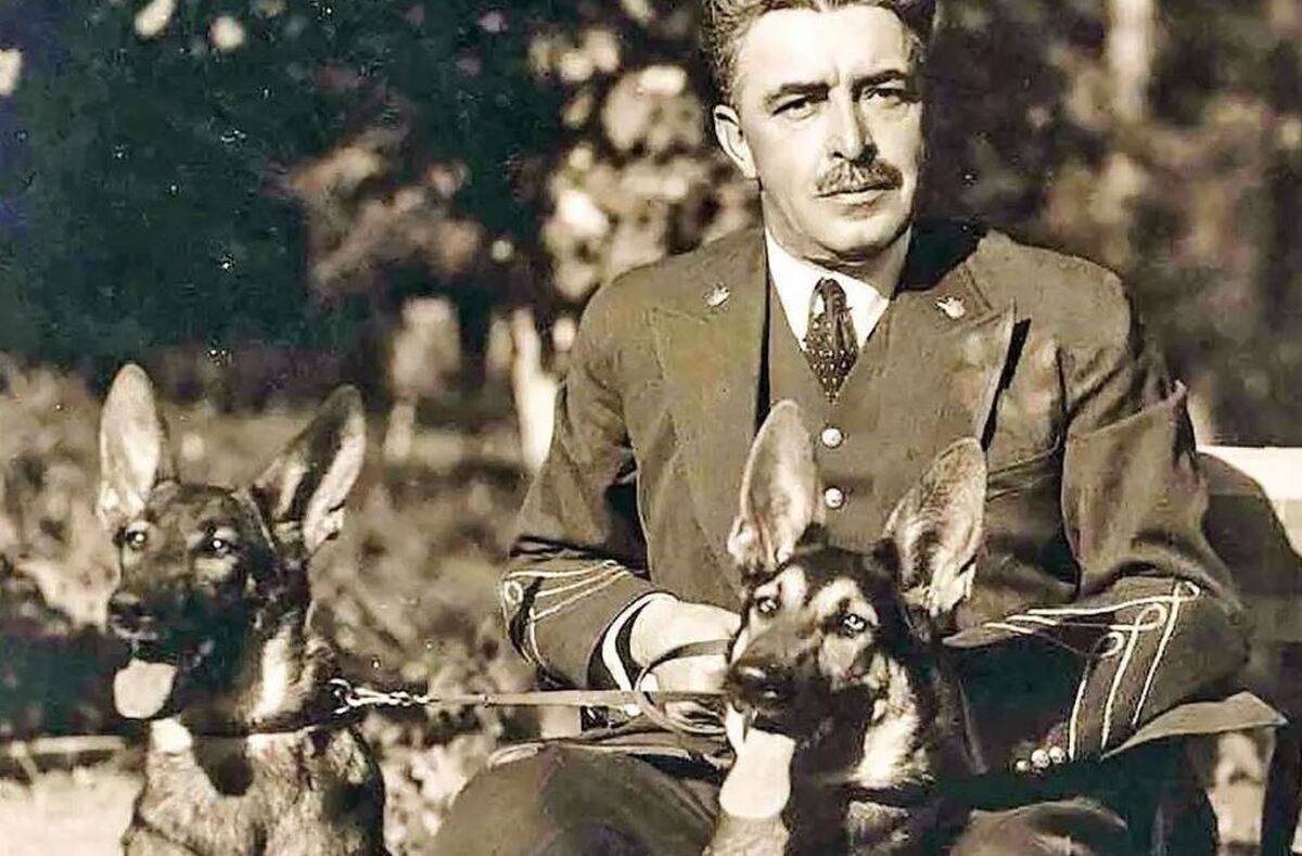 «تیمورتاش» در کنار رضاخان و محمدعلی فروغی + عکس