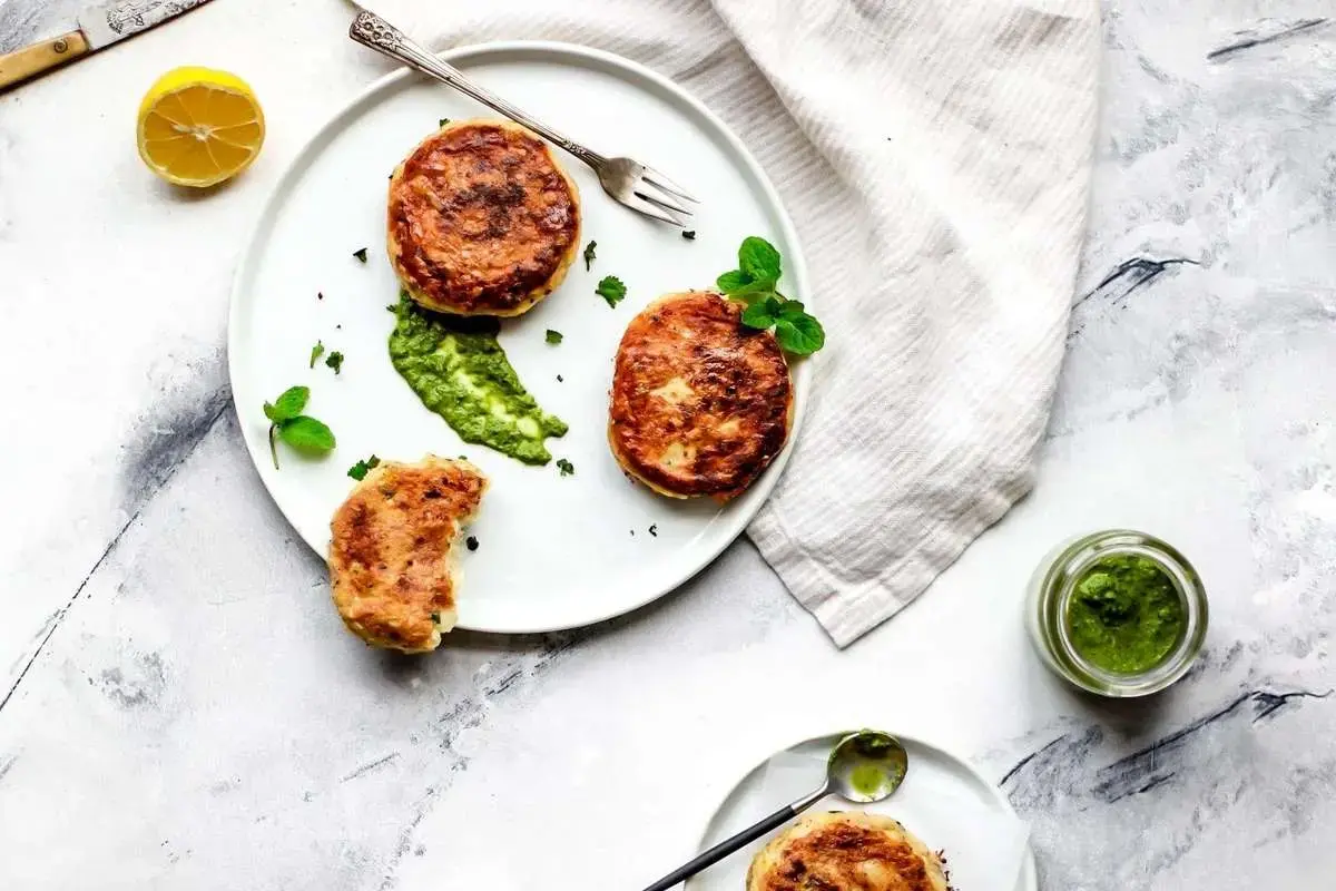 طرز تهیه کوکو گل‌کلم غذای مخصوص روز‌های سرد زمستان