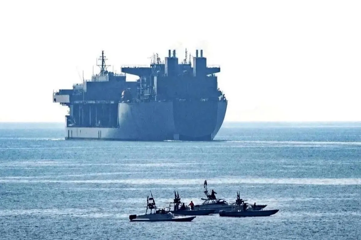 فوری / هشدار آمریکا به کشتی‌های تنگه هرمز: از آب‌های ایران دور شوید