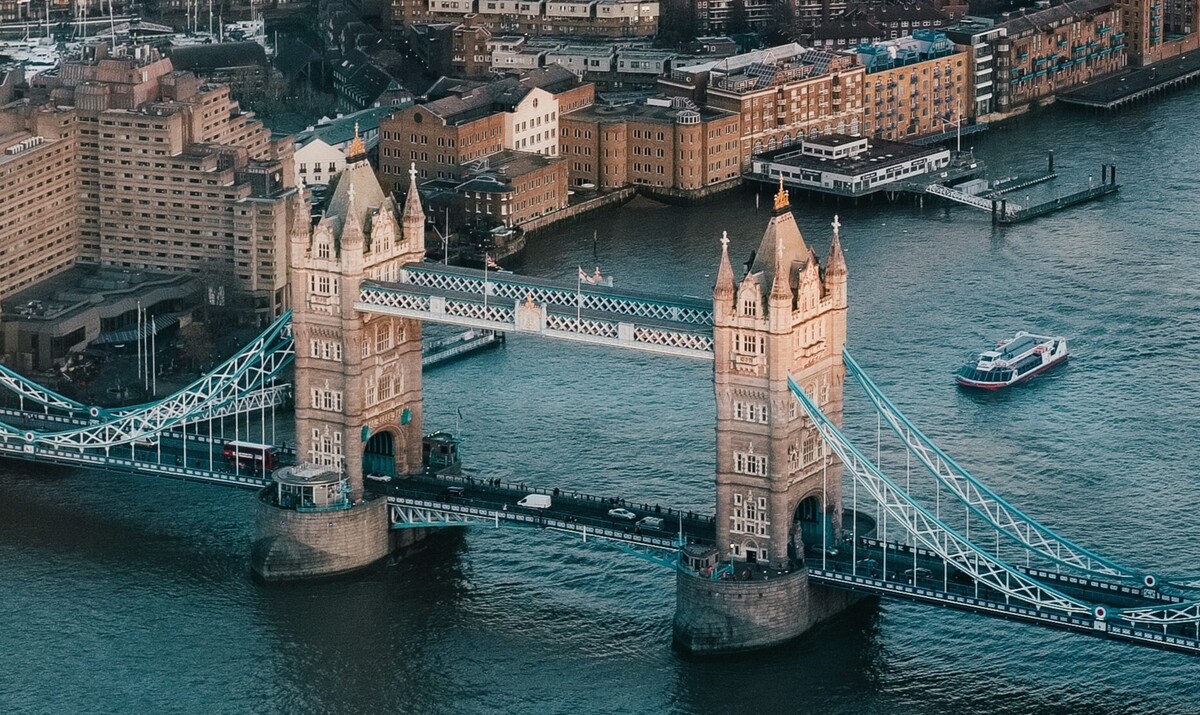 بحران معیشت و فقر شاغلان در بریتانیا؛ کار دیگر راه خروج از فقر نیست