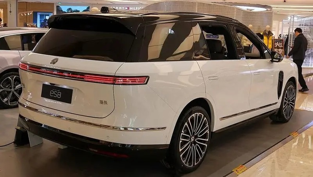 رکورد فروش شاسی‌بلند برقی نیو ES۸ / تمام ظرفیت تولید در دو روز به فروش رسید