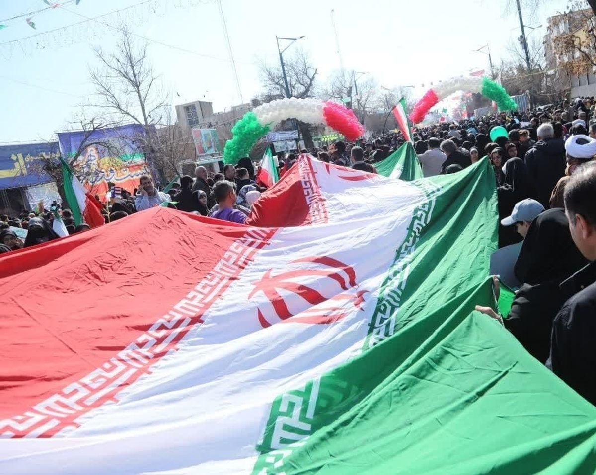 عذرخواهی گزارشگر صداوسیما پس از سوتی جنجالی‌اش در گزارش راهپیمایی ۲۲ بهمن + فیلم