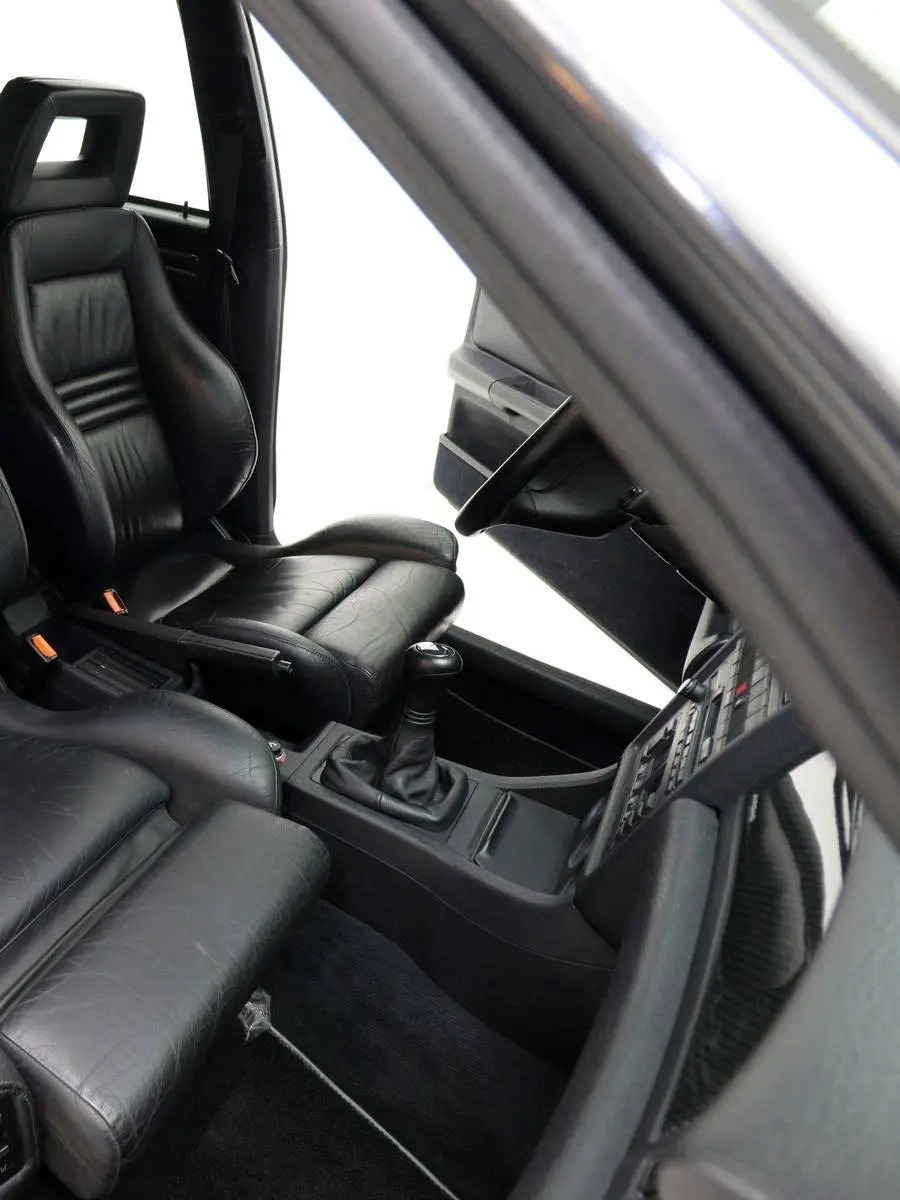 افسانهای روی چهار چرخ / نایابترین آئودی RS۲ دنیا به فروش گذاشته شد افسانهای روی چهار چرخ / نایابترین آئودی RS۲ دنیا به فروش گذاشته شد