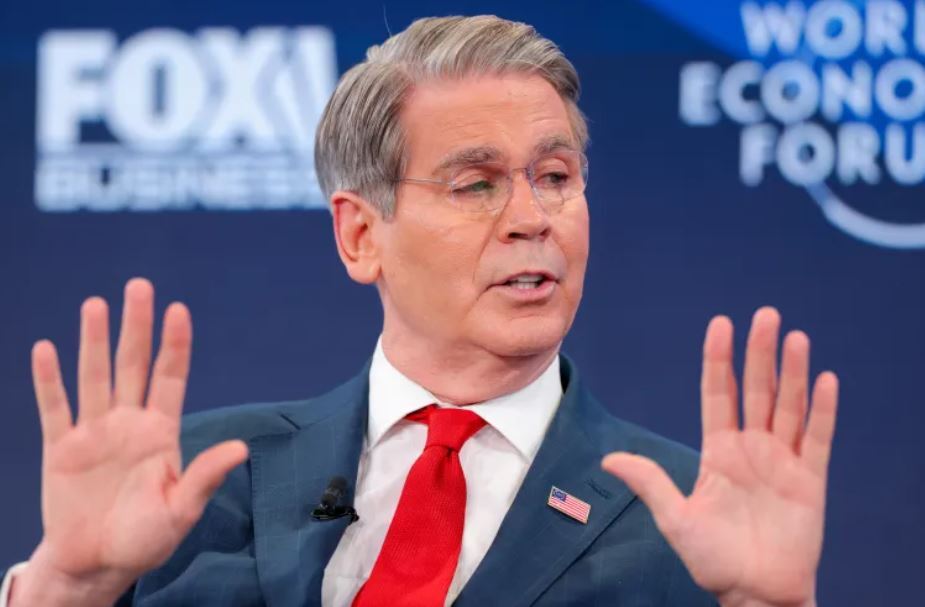 اظهارات تکان دهنده وزیر خزانه‌داری آمریکا درمورد علت گرانی دلار در ایران