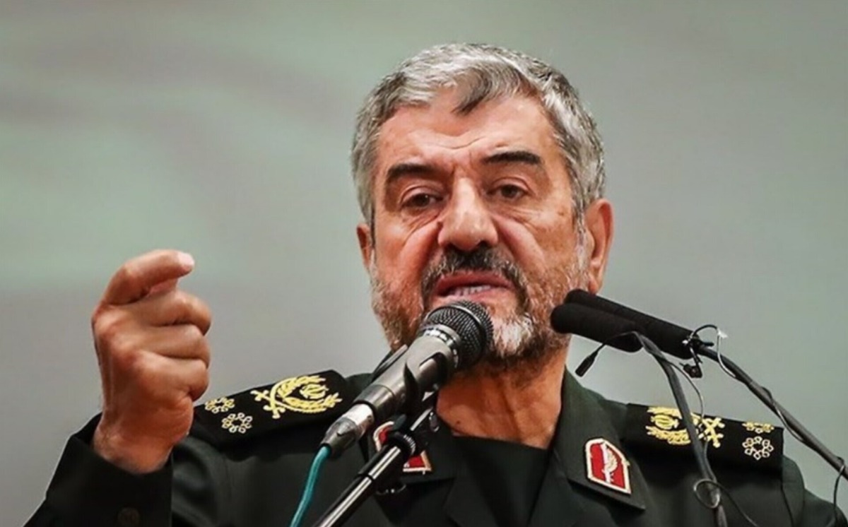 سرلشگر جعفری: ترامپ دیوانه و قمارباز فاسد است / ایران پاسخ سنگین و پشیمان‌کننده خواهد داد