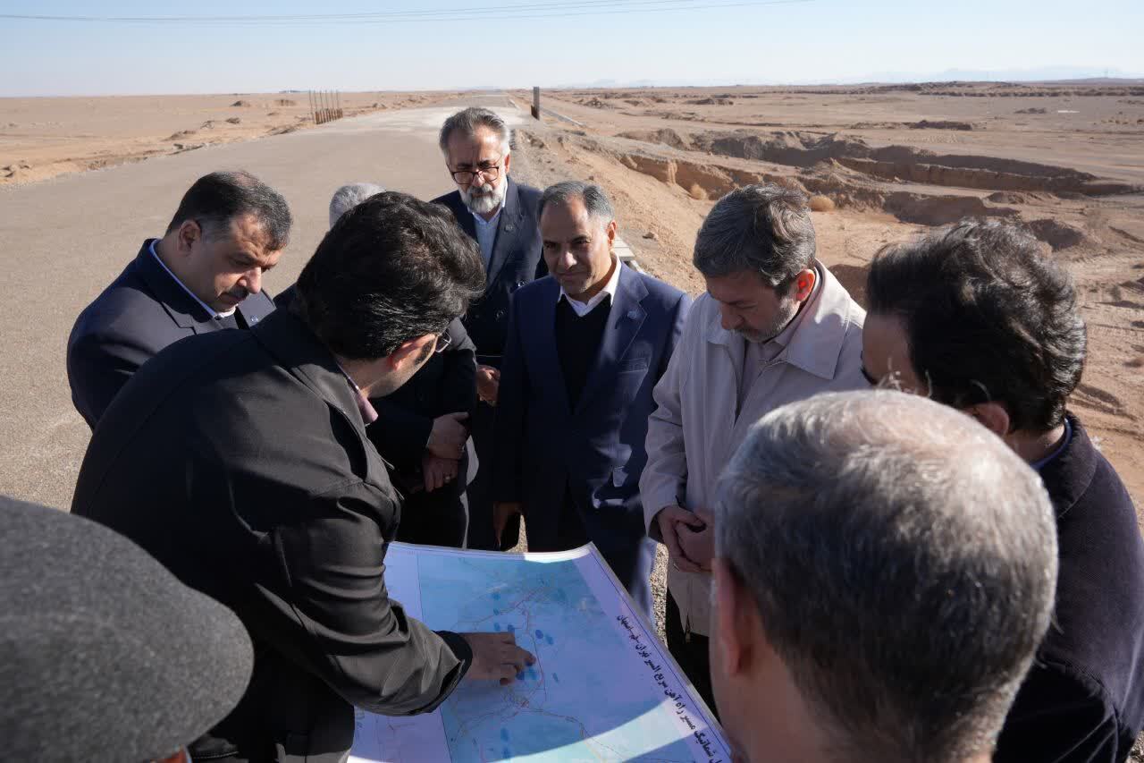 بازدید مدیرعامل بانک تجارت بهعنوان نماینده وزیر اقتصاد از پروژههای زیربنایی اصفهان بازدید مدیرعامل بانک تجارت بهعنوان نماینده وزیر اقتصاد از پروژههای زیربنایی اصفهان