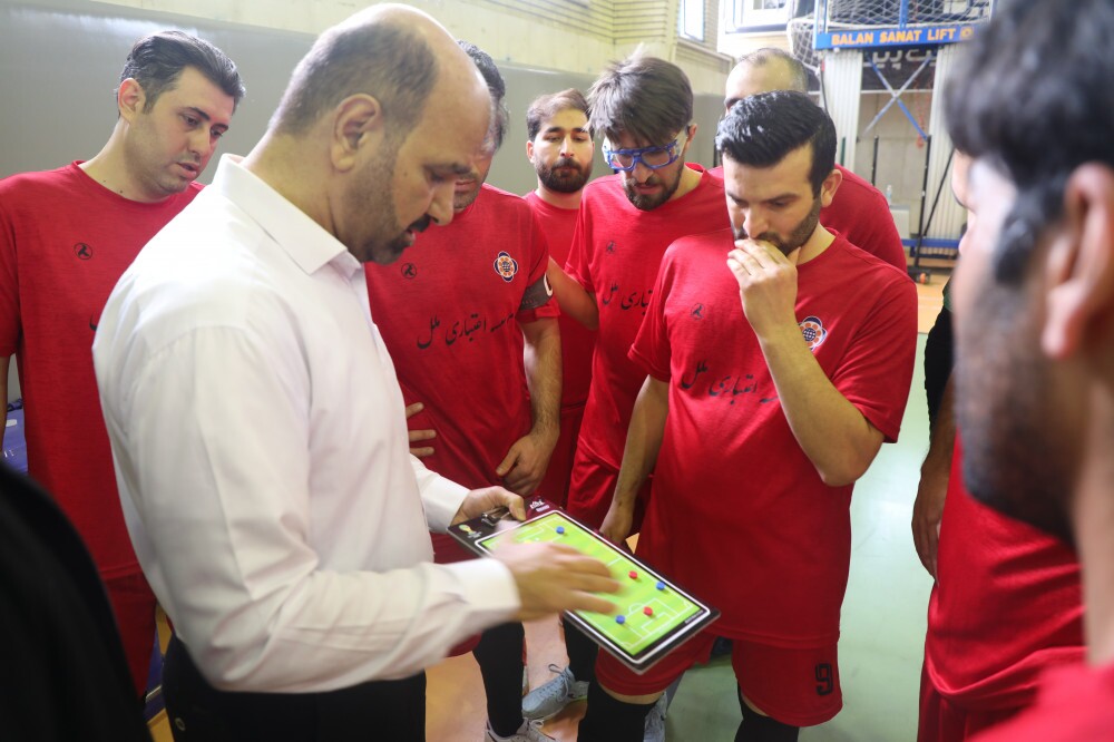 تیم فوتسال موسسه اعتباری ملل قهرمان شد تیم فوتسال موسسه اعتباری ملل قهرمان شد