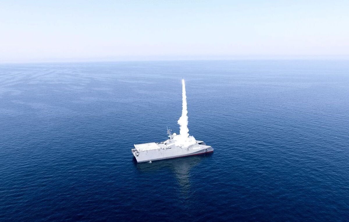 رزم موشکی موشک انداز نیروی دریایی سپاه / پهپادهای تهاجمی ایران به هدف اصابت کرد