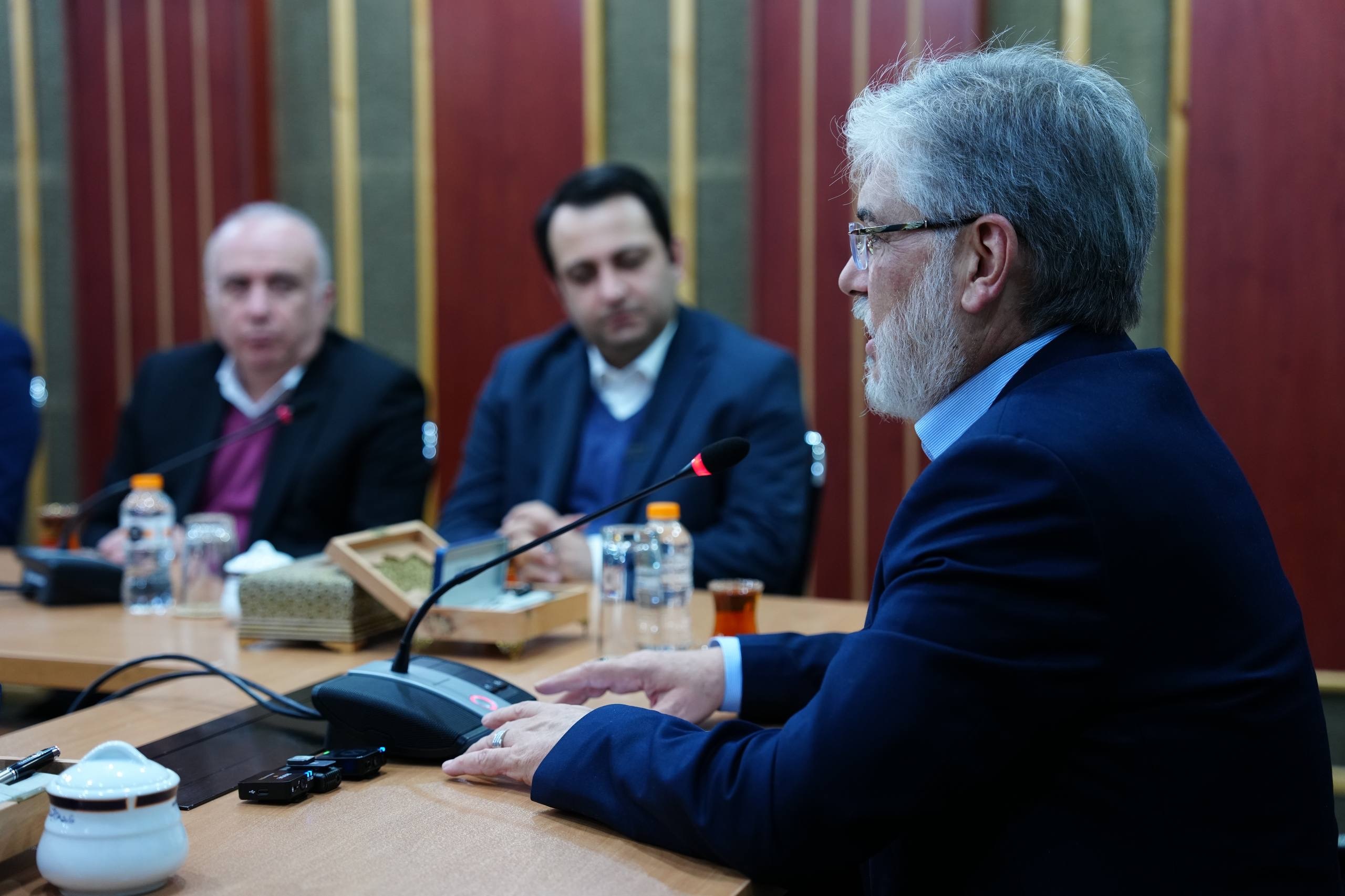 تفاهم‌نامه توسعه همکاری وزارت علوم، تحقیقات و فناوری و بانک صادرات ایران امضا شد / سیمایی صراف: امروز علم و فناوری یک ابزار ضروری برای امنیت کشور است / سیفی: یکی از افتخارات بانک صادرات ایران، خدمت به دانشگاه و عرصه علم است