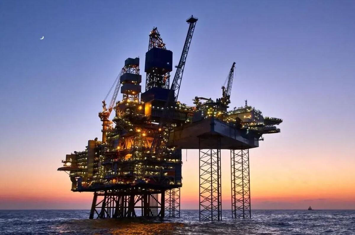 نفت چشم‌انتظار توافق ایران و آمریکا/ قیمت‌ها شکننده است