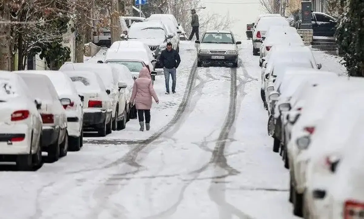 تصاویر دلچسب از تهران برفی در این ساعات+ فیلم