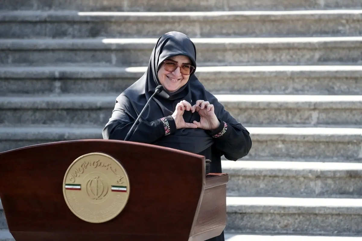 یادداشت جنجالی فاطمه مهاجرانی / دولت دست دوستی و همکاری دراز می‌کند