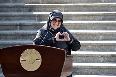 یادداشت جنجالی فاطمه مهاجرانی / دولت دست دوستی و همکاری دراز می‌کند