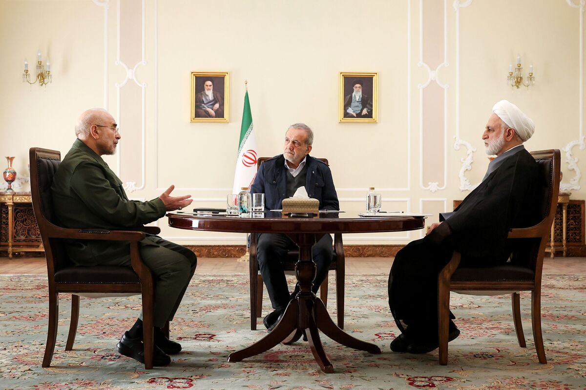 گزارش همتی درمورد بازار ارز به سران سه قوه