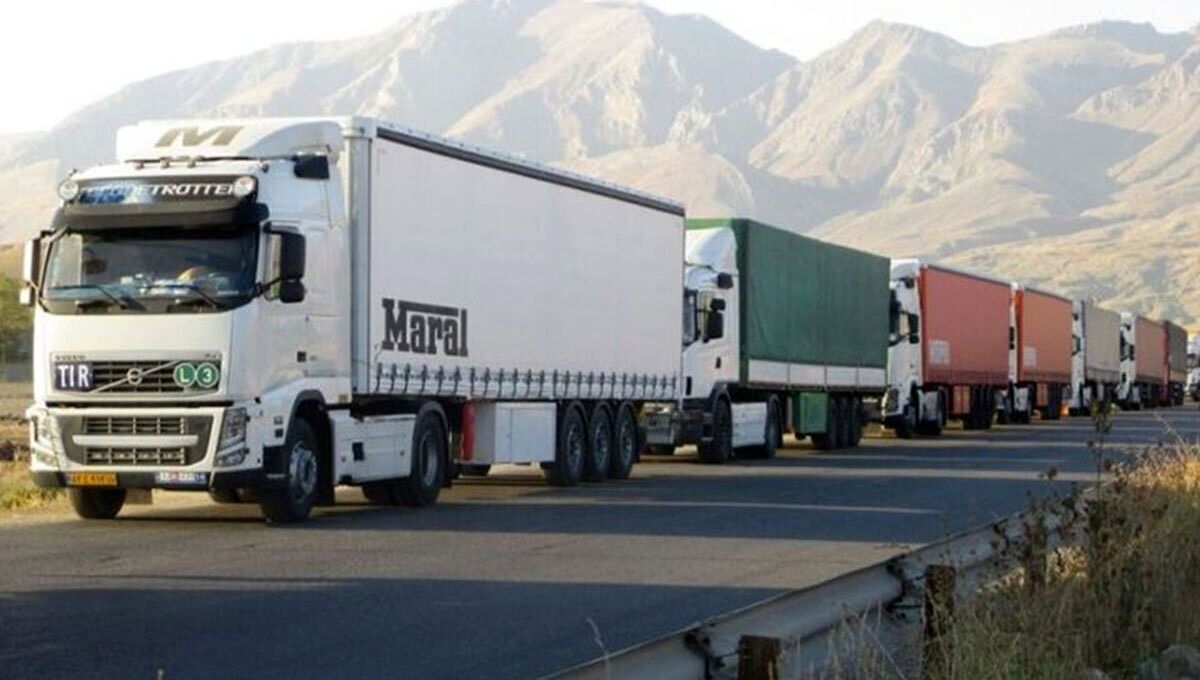 شوک ناگهانی قطعی اینترنت / ده‌ها کامیون در مرز لطف آباد زمین‌گیر شد