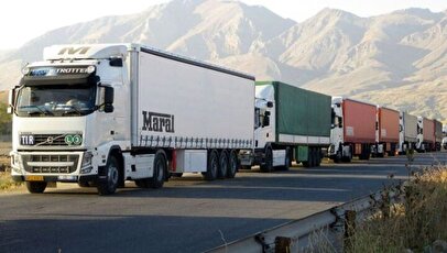 شوک ناگهانی قطعی اینترنت / ده‌ها کامیون در مرز لطف آباد زمین‌گیر شد