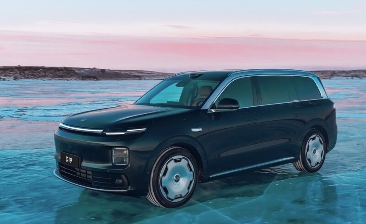 شاسی‌بلند پرابهام و هیجانی / کنترل خودرو با ترکیدن لاستیک حفظ شد