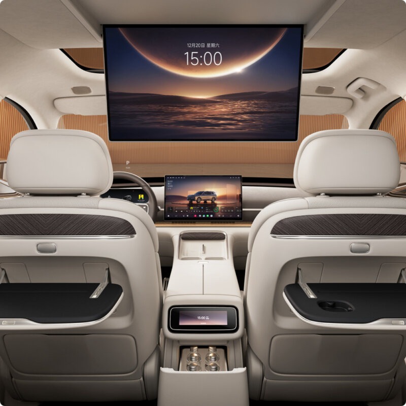 شاسی‌بلند پرابهام و هیجانی / کنترل خودرو با ترکیدن لاستیک حفظ شد