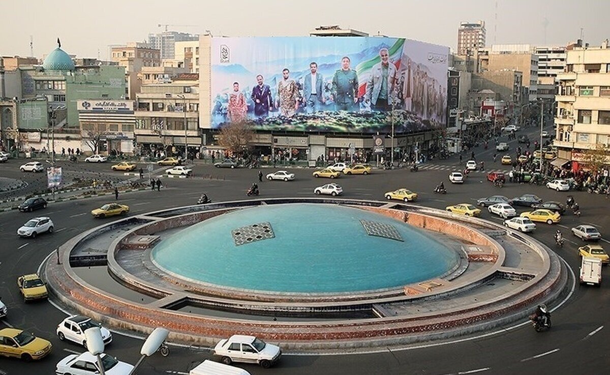 هشدار ایران به آمریکا و اسرائیل با دیوار نگاره در میدان انقلاب تهران + عکس