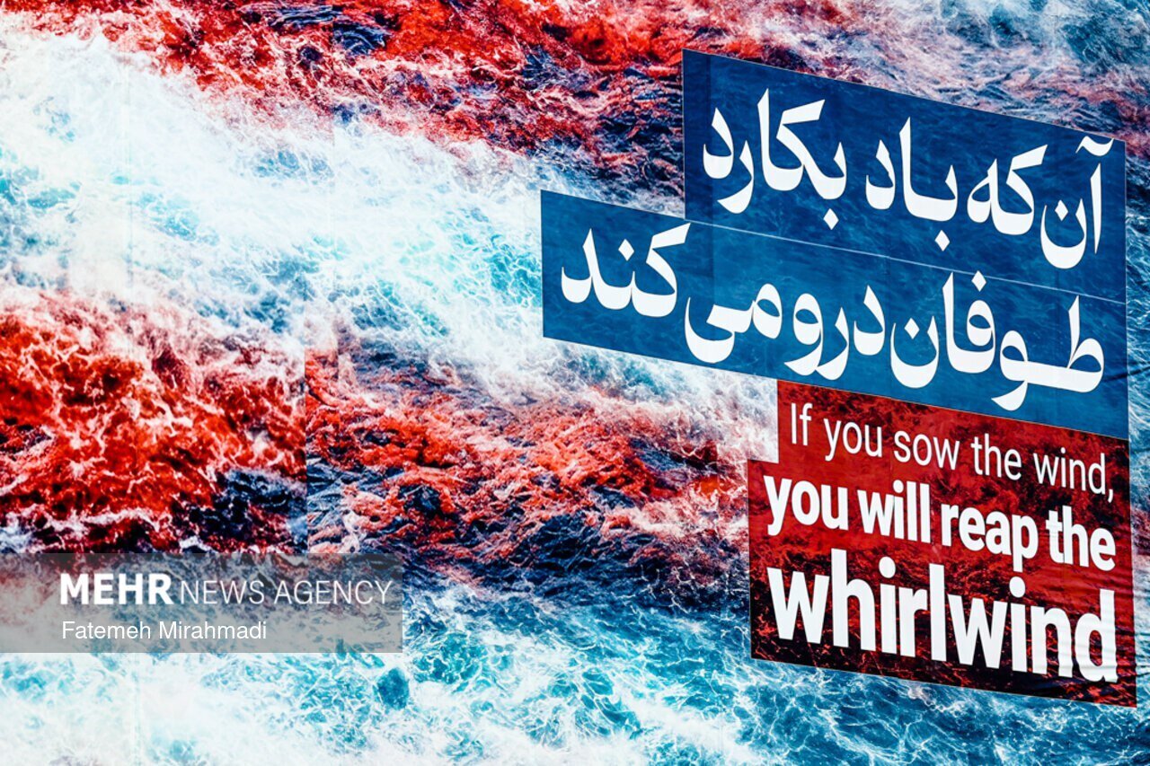 هشدار ایران به آمریکا و اسرائیل با دیوار نگاره در میدان انقلاب تهران + عکس هشدار ایران به آمریکا و اسرائیل با دیوار نگاره در میدان انقلاب تهران + عکس