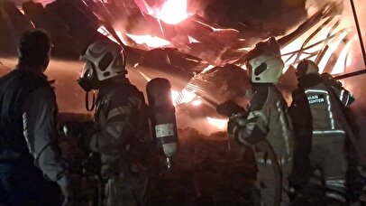 حریق گسترده یک کارگاه مبل‌سازی در جاده ساوه