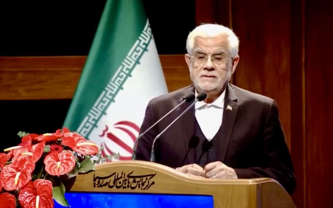 فولاد مبارکه تنها فولادساز در جمع ۱۰ شرکت برتر کشور؛ درخشش با کسب رتبههای اول فروش و بازده فروش در گروه فلزات آهنی و رتبههای سوم ارزشافزوده، سودآوری، اشتغالزایی و ارزش بازار برتر فولاد مبارکه تنها فولادساز در جمع ۱۰ شرکت برتر کشور؛ درخشش با کسب رتبههای اول فروش و بازده فروش در گروه فلزات آهنی و رتبههای سوم ارزشافزوده، سودآوری، اشتغالزایی و ارزش بازار برتر