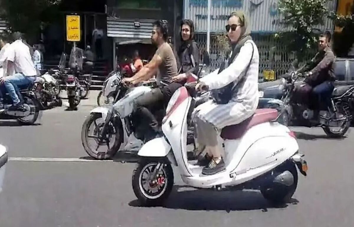 تصمیم جدید هیأت دولت درمورد موتورسواری بانوان/ معاون وزیر دادگستری واکنش نشان داد