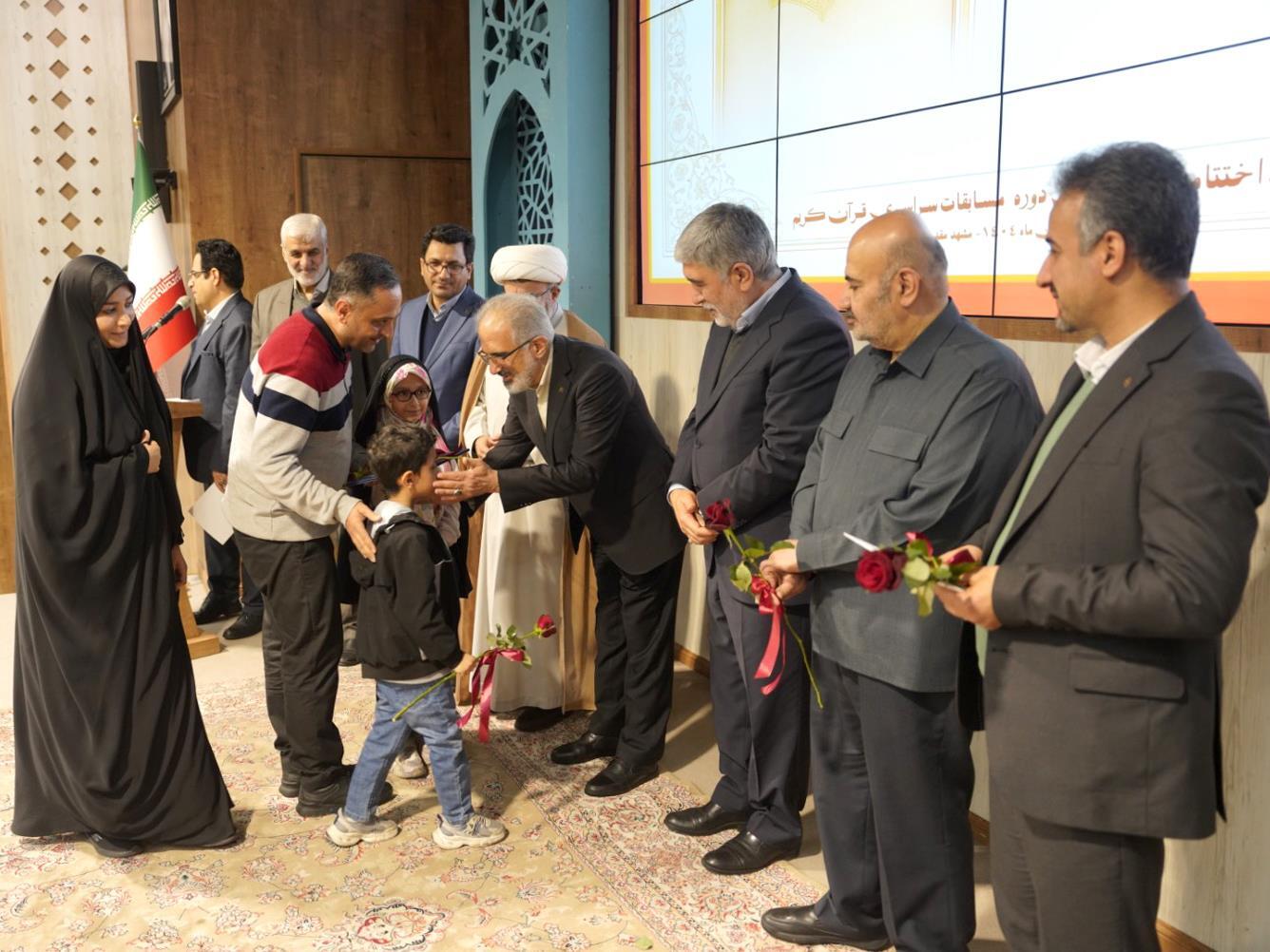 قطار بیستمین دوره مسابقات قرآنی بانک مسکن به ایستگاه پایانی رسید / تبیین استراتژی‌های فرهنگی و مالی در جوار بارگاه رضوی