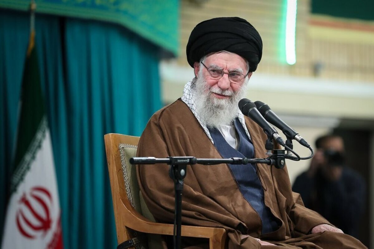 هم‌اکنون؛ حال و هوای میدان انقلاب در پی شهادت آیت الله خامنه‌ای+ فیلم