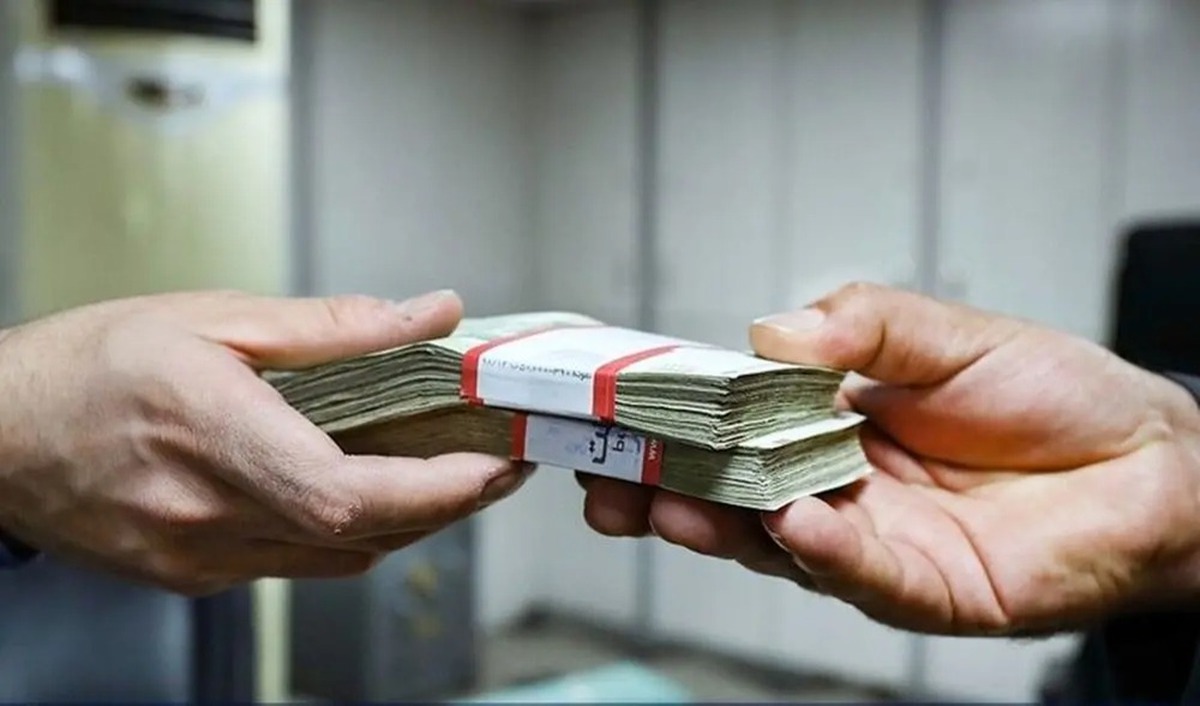 بمب خبری جدید برای کارمندان / واریز زودهنگام حقوق اسفندماه در دستورکار قرار گرفت