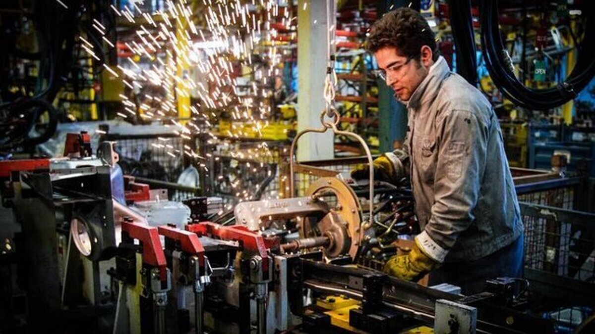 تصویب دستمزد کارگران در یک جلسه اضطراری؟/ جنگ جلسات شورای عالی کار را عقب انداخت
